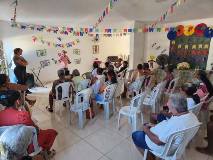 Sala cheia, forró e voz ativa: idosos protagonizam Pré-Conferência no CRAS do Quidé