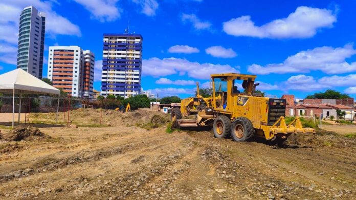 Prefeitura realiza mutirão de limpeza no bairro Angari e entorno da estátua do Nego D’Água