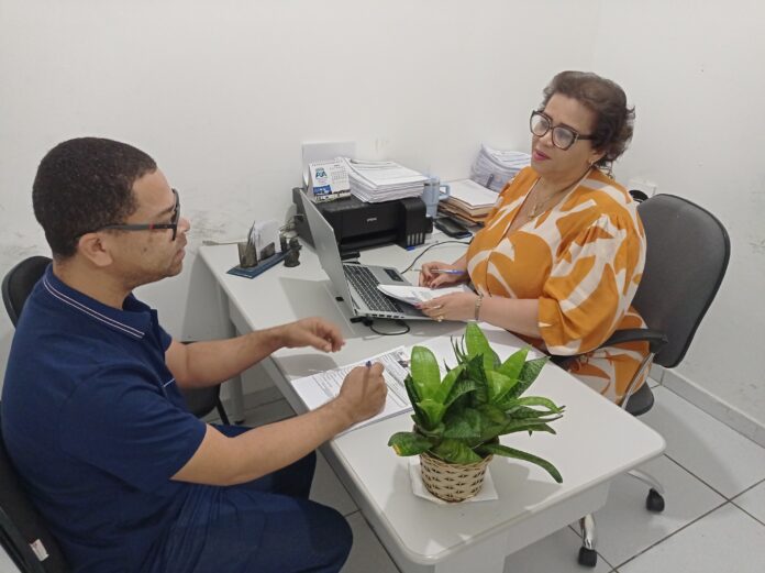 Secretaria de Educação de Juazeiro recebe documentação de professores aprovados em concurso público