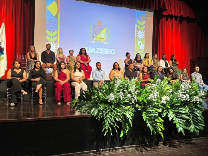 Prefeitura de Juazeiro empossa novos professores concursados da rede municipal de ensino