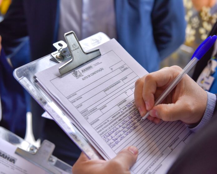 PROCON realiza operação de fiscalização em agências bancárias em parceria com a OAB