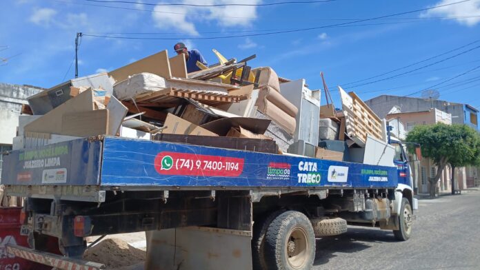 Cata-Treco recolheu mais de 300 itens sem utilidade em julho e atendeu 47 bairros de Juazeiro