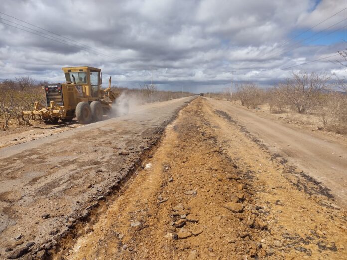 Prefeitura de Juazeiro realiza requalificação asfáltica no acesso ao Distrito do Junco