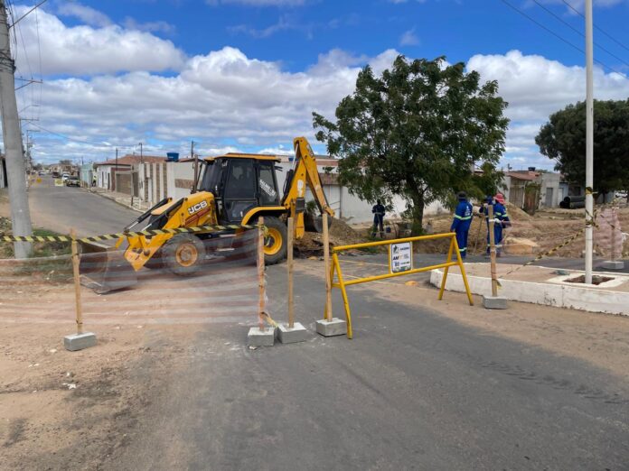 Prefeitura de Juazeiro informa interdição temporária na Avenida Edésio Santos, no bairro Pedro Raimundo, para obras de drenagem