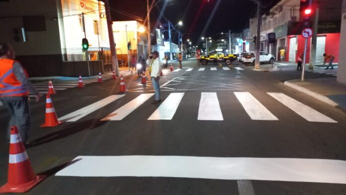 Juazeiro Limpa: Prefeitura de Juazeiro realiza requalificação na Sinalização das vias do Centro