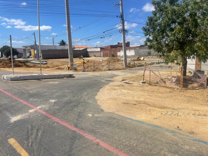 Prefeitura libera tráfego na Avenida Edésio Santos e avança com obras de drenagem em Juazeiro