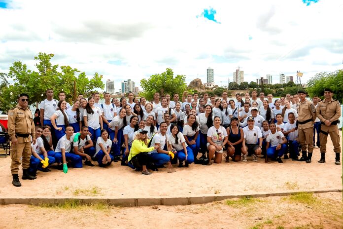 Com apoio da Prefeitura de Juazeiro, grupo Sereias do Rio realiza ação ambiental “Velho Chico + Limpo”