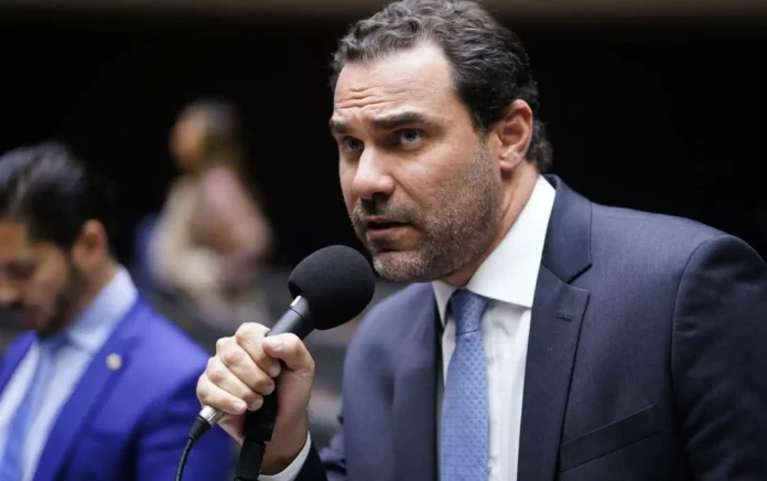 Bomba: Polícia Federal diz que deputado Adolfo Viana, líder do PSDB, enviou R$ 7 milhões para obras supostamente superfaturadas na Bahia