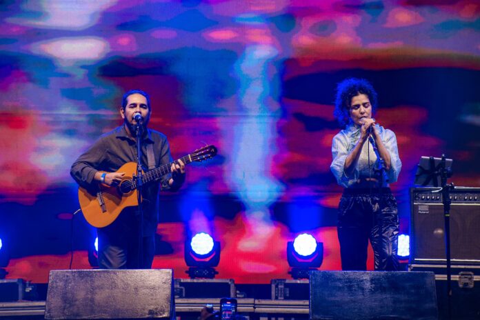 Maior feira literária do Nordeste: segundo dia do Juá Literária bate R$ 2,5 milhões em livros adquiridos e emociona com shows de Letícia Sabatella e Juliano Holanda,  Gira Mundo e Raimundinho do Acordeon Maior feira literária do Nordeste: segundo dia do Juá Literária bate R$ 2,5 milhões em livros adquiridos e emociona com shows de Letícia Sabatella e Juliano Holanda,  Gira Mundo e Raimundinho do Acordeon