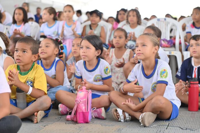 Juá Literária: Carreta Literária estaciona em Juazeiro e encanta crianças com histórias, música e muita imaginação