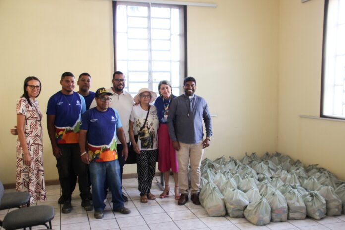 Prefeitura de Juazeiro, através do programa Juazeiro Sem Fome, entrega 70 kits alimentares arrecadados no festival católico ‘Canta Juazeiro com Maria’ Prefeitura de Juazeiro, através do programa Juazeiro Sem Fome, entrega 70 kits alimentares arrecadados no festival católico ‘Canta Juazeiro com Maria’