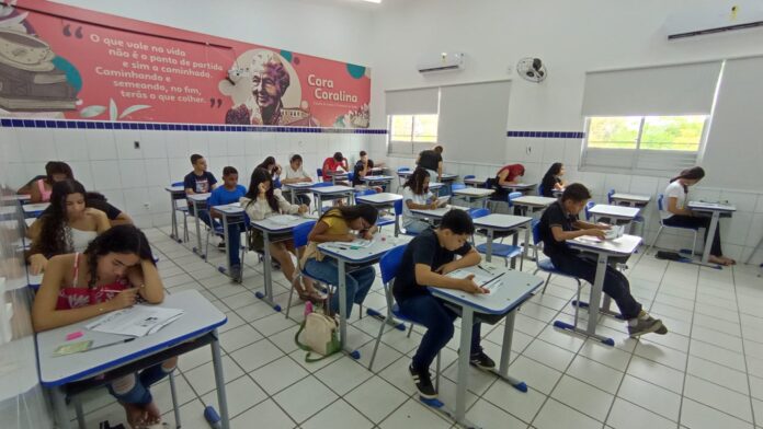 Estudantes da rede municipal de ensino realizam provas do programa de intercâmbio internacional da Prefeitura de Juazeiro Estudantes da rede municipal de ensino realizam provas do programa de intercâmbio internacional da Prefeitura de Juazeiro