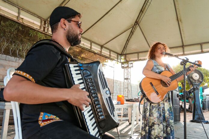 Juá Literária: Na Praça dos Poetas, poesia, música e performance encerram a tarde do terceiro dia do Juá Literária Juá Literária: Na Praça dos Poetas, poesia, música e performance encerram a tarde do terceiro dia do Juá Literária