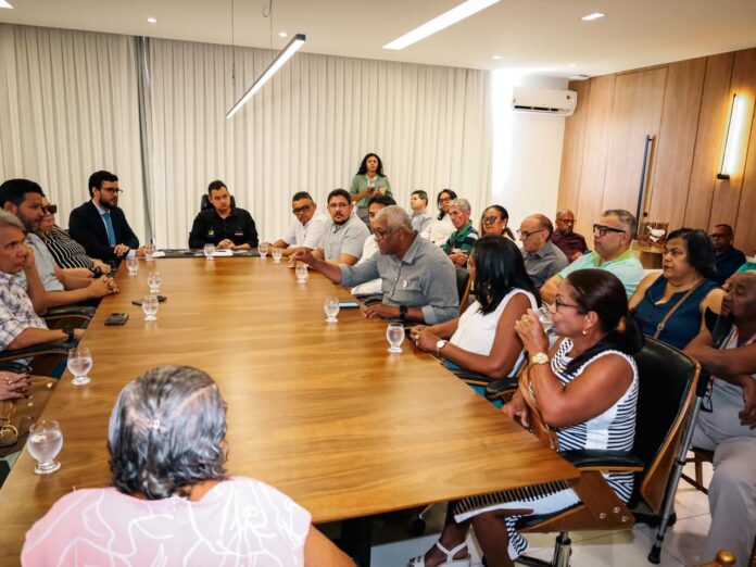 Prefeitura de Juazeiro realiza reparação histórica e anuncia pagamento da correção da paridade para 154 professores aposentados