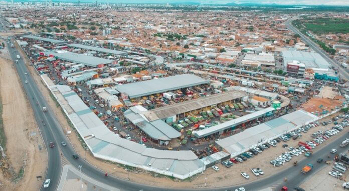 Mercado do Produtor de Juazeiro passa por modernização da rede elétrica com energia individualizada, novos postes e luz de LED