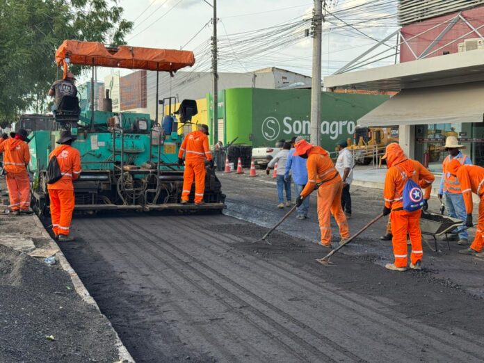Pavimentação asfáltica começa no entorno do Mercado do Produtor e Prefeitura pede atenção redobrada aos condutores