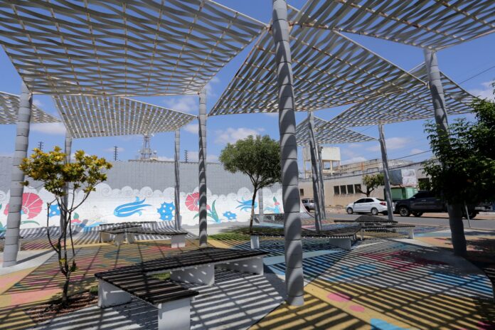 Praça Dedé Caxias ganha revitalização e pintura com símbolos da cultura turca