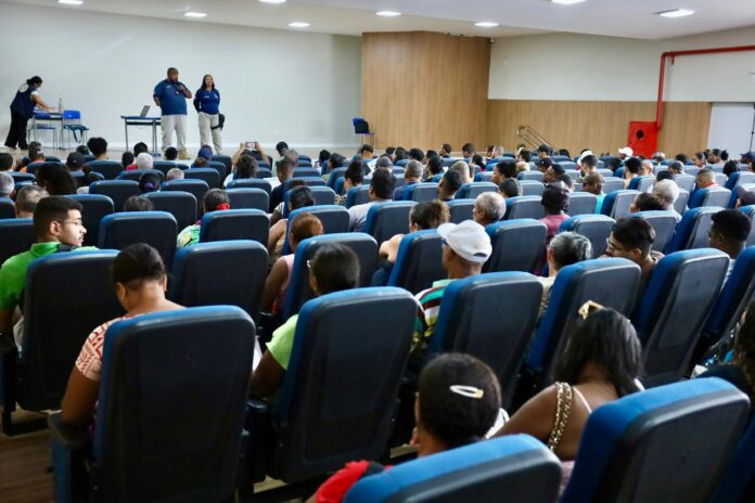 Com foco na segurança e no ordenamento, ambulantes participam de treinamento para o Carnaval 2026 em Juazeiro