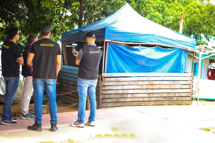 Prefeitura de Juazeiro reforça ordenamento na Orla II e remove estruturas irregulares e abandonadas sem impedir trabalho de comerciantes