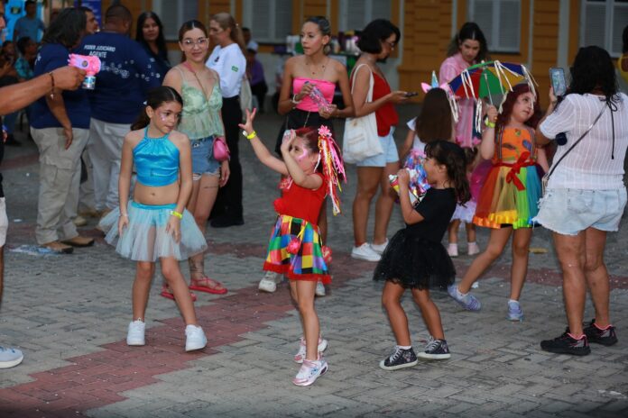 Circuito Parlim transforma a praça Barão do Rio Branco em um verdadeiro reino da alegria