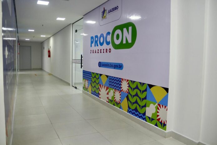 Procon Juazeiro orienta pais sobre compras conscientes no período de volta às aulas