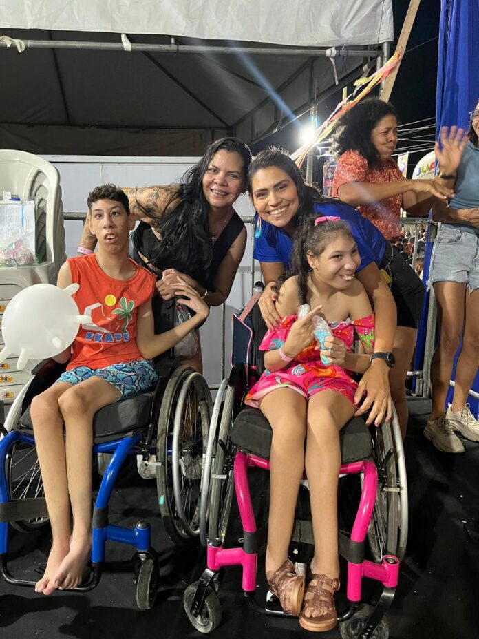 Carnaval de Juazeiro garante acessibilidade: 63 pessoas com deficiência e 40 idosos são atendidos no Camarote da Inclusão