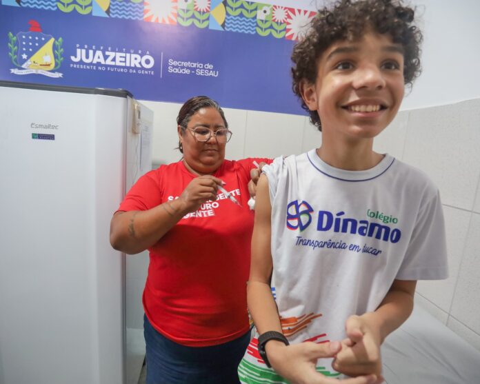 Juazeiro inicia pela primeira vez vacinação contra a dengue para crianças e adolescentes