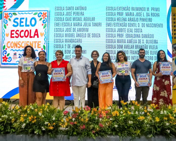 Prefeitura de Juazeiro reúne cerca de três mil profissionais de educação na abertura do ano letivo