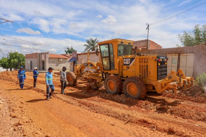 Pavimentação asfáltica da Avenida Saul Rosa avança e transforma mobilidade nos bairros Palmares, Pedra do Lorde e Quidé