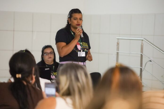 Prefeitura de Juazeiro reúne técnicos de enfermagem e enfermeiros em capacitação sobre o teste do pezinho