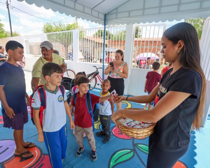 Em festa, rede municipal de ensino de Juazeiro recebe estudantes para o início do ano letivo 2026