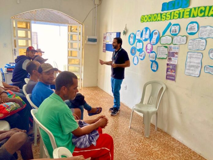 Centro POP promove roda de conversa sobre CadÚnico e acesso a benefícios sociais em Juazeiro