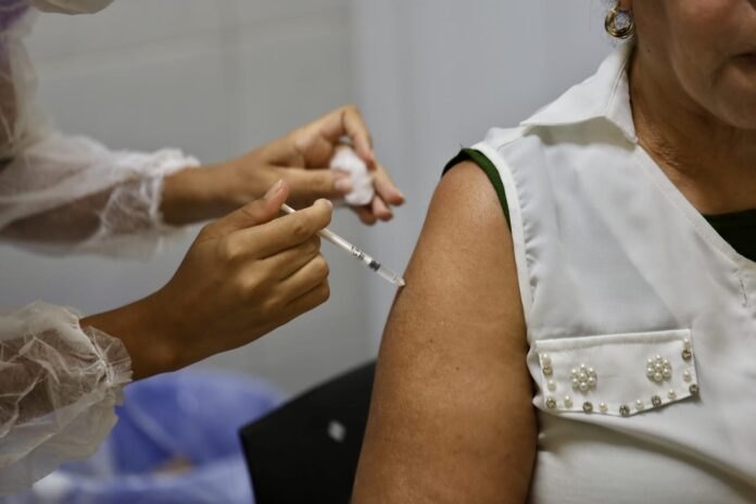 Juazeiro celebra Dia D de Vacinação contra a Influenza com aumento de mais de 53% no número de doses aplicadas