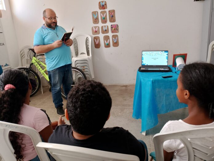 Prefeitura de Juazeiro realiza atividade sobre conscientização do autismo com crianças no CRAS da Malhada da Areia