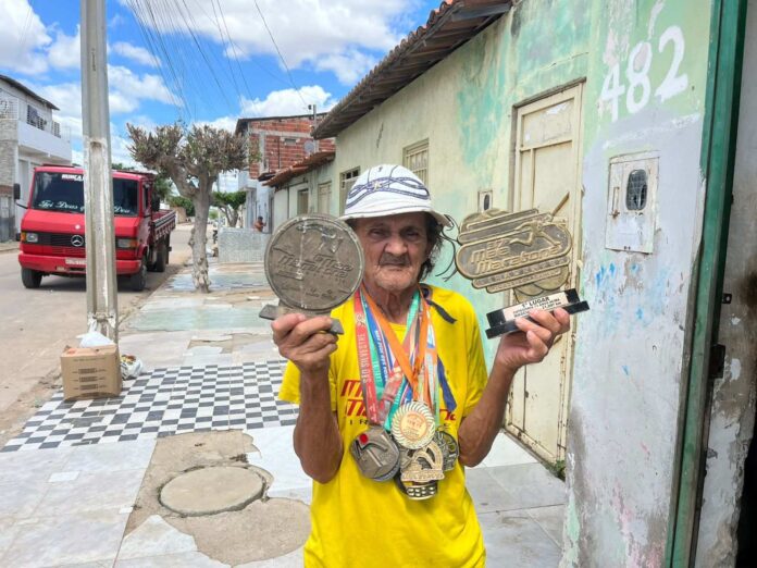 40 anos de história: aos 77 anos, seu Cardosinho transforma a Meia Maratona Tiradentes em símbolo de vida e superação em Juazeiro