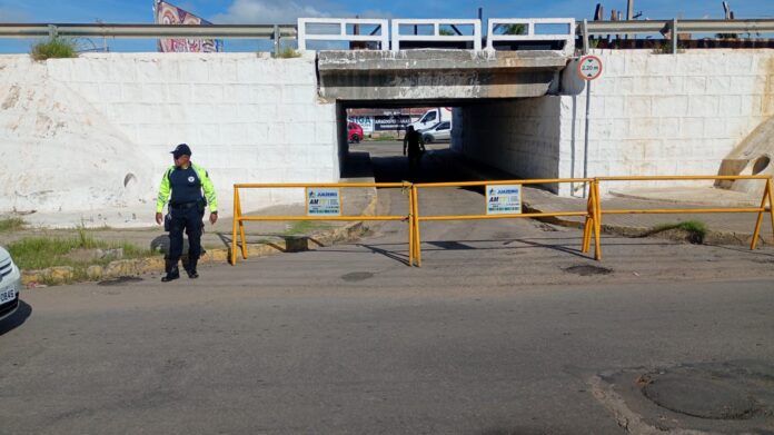 De forma emergencial, Prefeitura de Juazeiro interdita novamente pontilhão próximo à antiga AABB devido à manutenção na Avenida Raul Alves