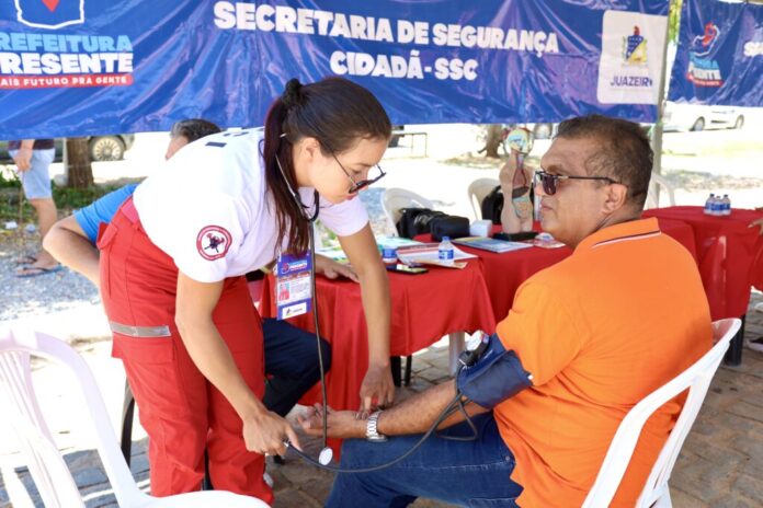 Diálogo sobre segurança prevencionista marca Prefeitura Presente em Carnaíba do Sertão