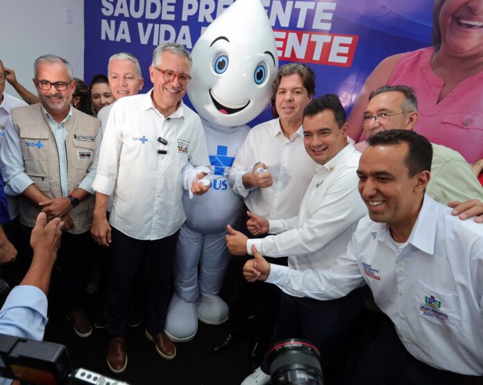 Prefeito Andrei comemora anúncio de R$ 15 milhões para a saúde de Juazeiro, novas UBSs e entrega de ambulâncias durante visita do ministro Alexandre Padilha