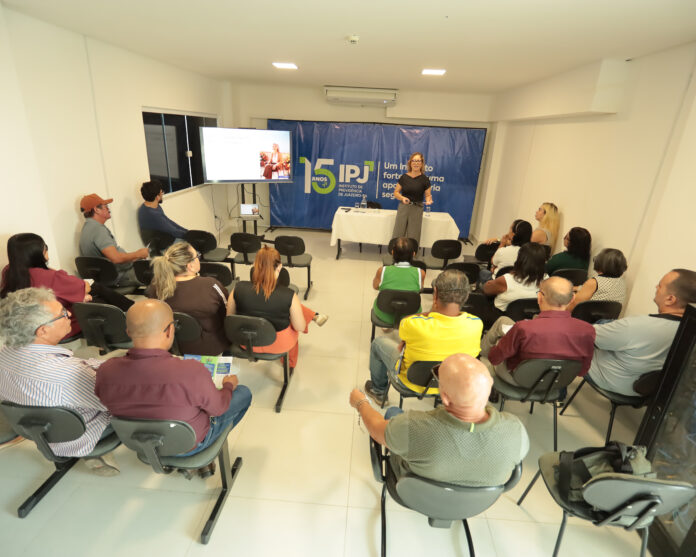 Cuidado e orientação marcam seminário sobre segurança financeira para aposentados e pensionista do IPJ