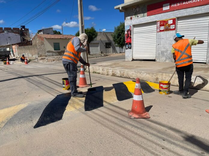 Sinalização reforçada amplia segurança no trânsito e fortalece ações do Juazeiro Limpa nos Bairros durante o Maio Amarelo