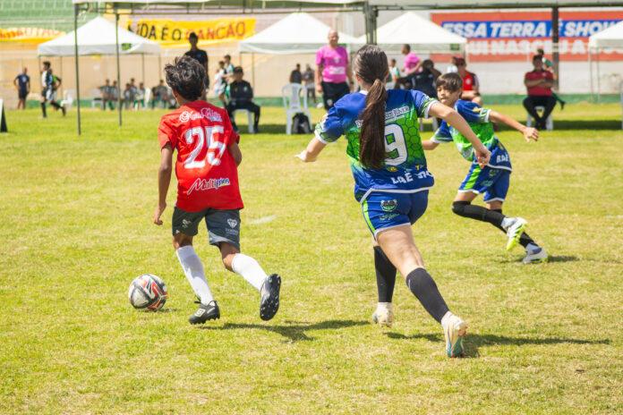 Prefeitura de Juazeiro aproxima serviços sociais de atletas e famílias na 1ª Copa Futebol de Base
