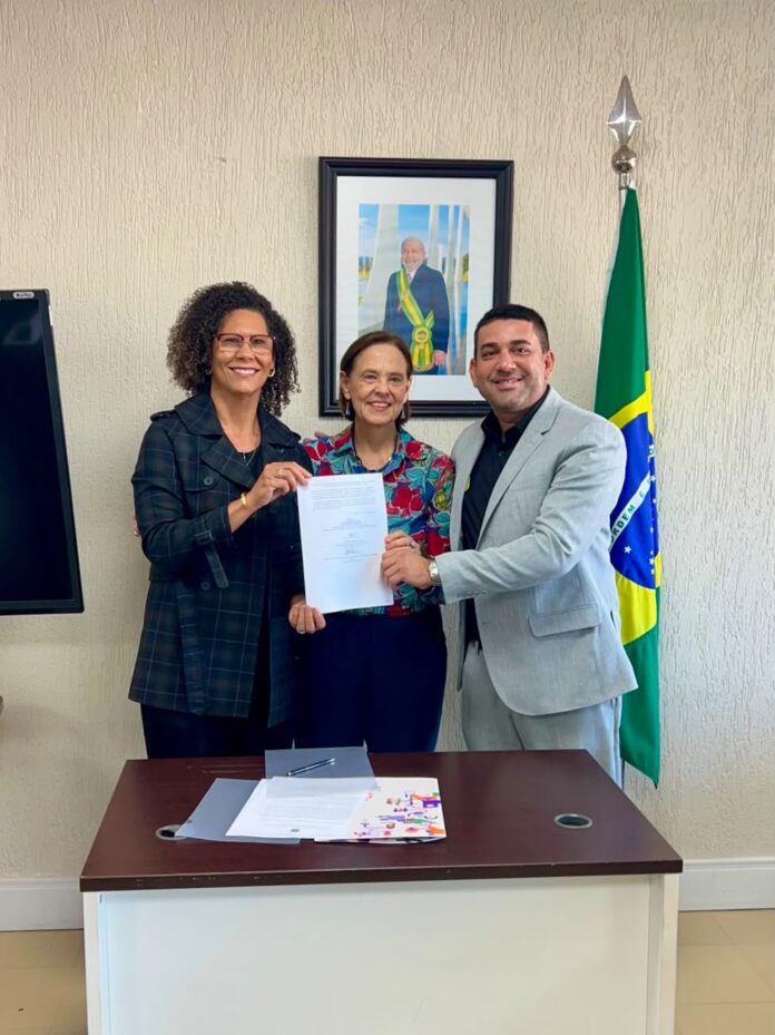 Prefeitura de Juazeiro firma acordo com Governo Federal para implantar projeto de cuidado domiciliar a idosos