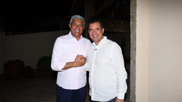 Andrei Gonçalves participa de ato político com governador Jerônimo Rodrigues durante a Festa do Interior de Casa Nova