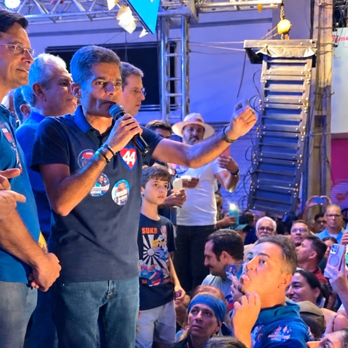 Casa Nova: participante mostra a língua durante discurso mentiroso de ACM Neto